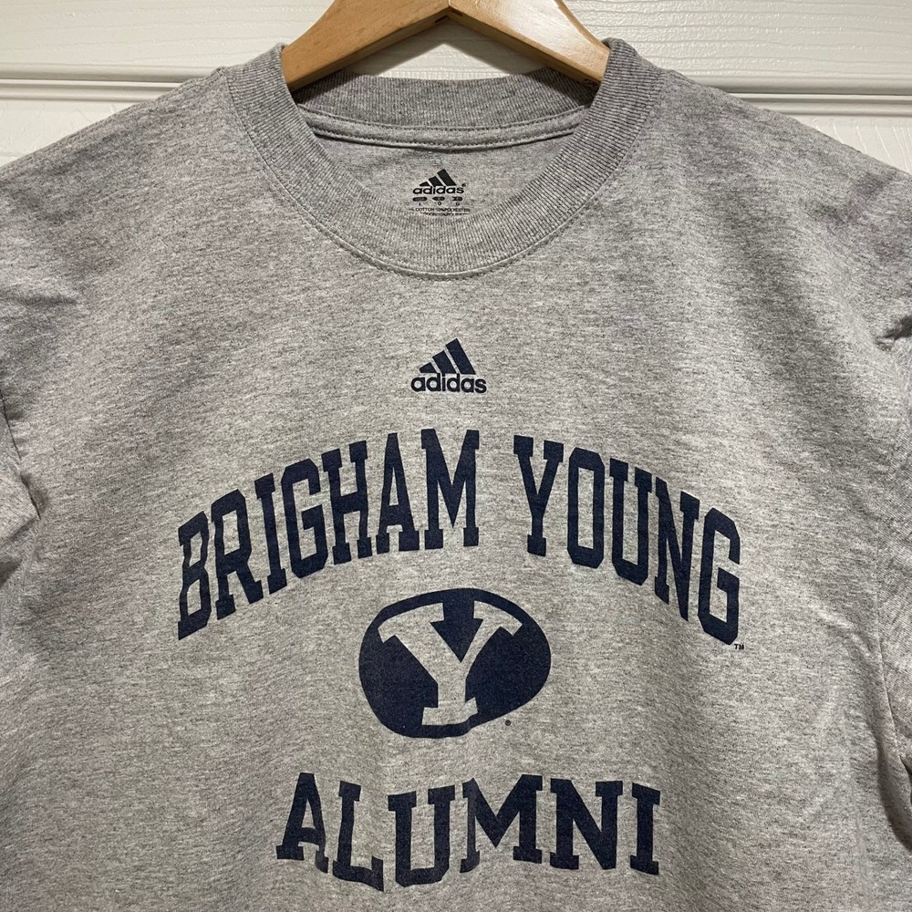 Adidas BYU Brigham Young Alumni Mens T-Shirt Large Grey Cotton Blend Collegiate